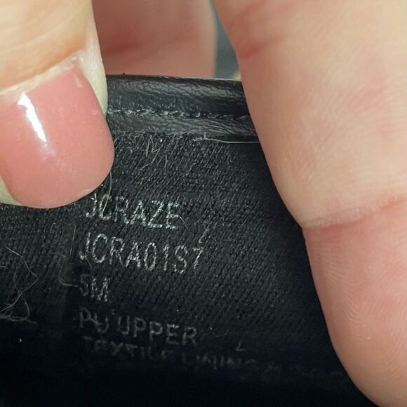Steve Madden Jcraze Black Slip Ons Embellished 5M - Picture 8 of 12